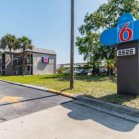 Motel 6 Tampa Near Fairgrounds - Casino Bagian luar foto
